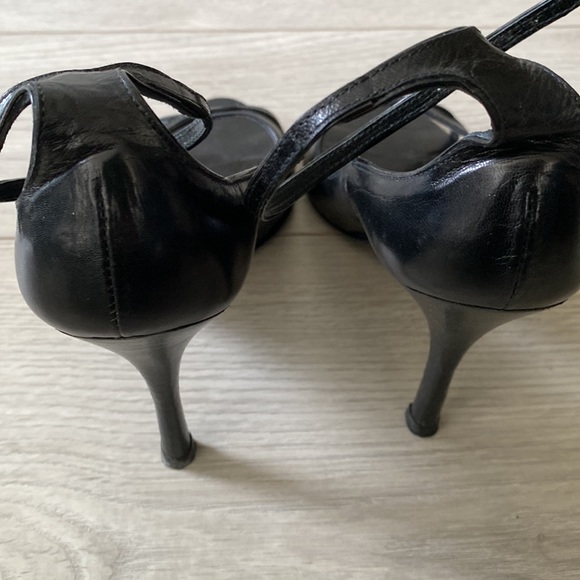 Black leather open toe heels for holiday outfit - Picture 6 of 7